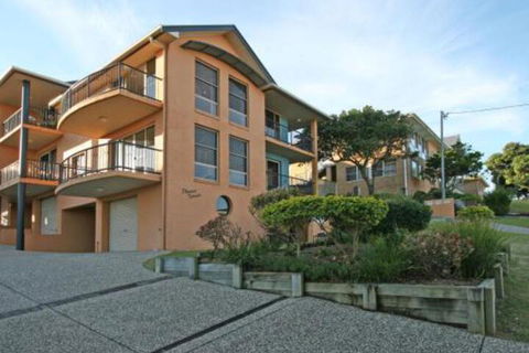 Phoenix Terrace Townhouse Yamba - VIC Tourism 5