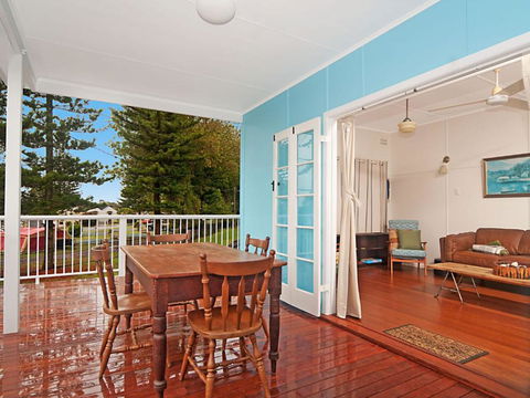 The Blue House Flat Walk To River & Beach - VIC Tourism 3