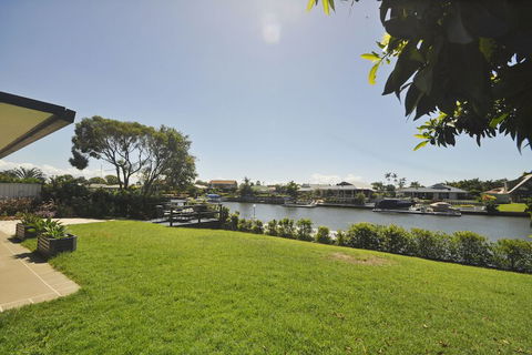Bribie Island Canal Holiday Destination - VIC Tourism 2