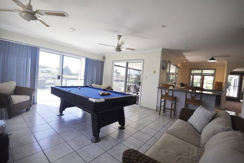 Bribie Island Canal Holiday Destination - VIC Tourism 5