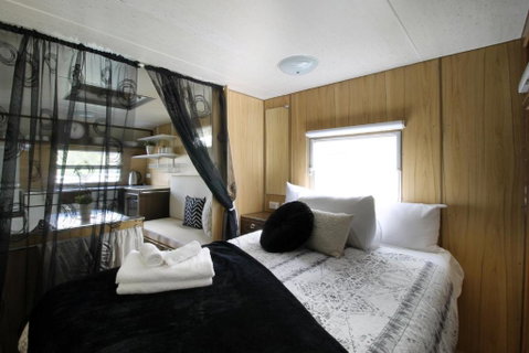 Mornington Peninsula Retro Caravans - VIC Tourism 6
