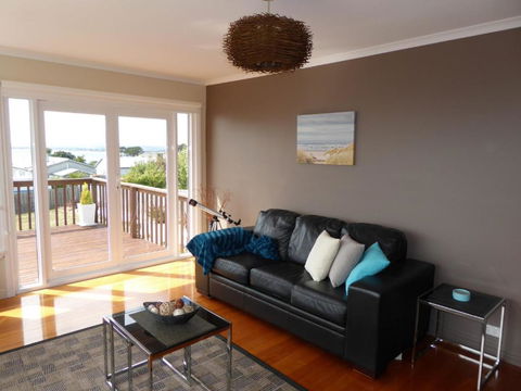 Panoramic Views On Walter - VIC Tourism 5