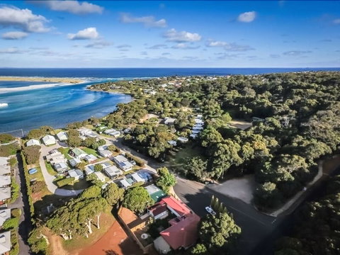 Turner Holiday Park - VIC Tourism 0