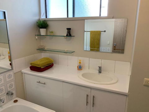 Hurstville Home With A View Comfort & Style - VIC Tourism 1