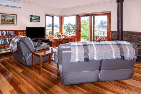 Raynella Alpaca Farmstay - VIC Tourism 3