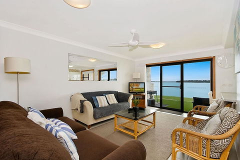 Peninsula Court 5 - VIC Tourism 2