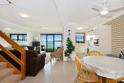 Peninsula Court 5 - VIC Tourism 1