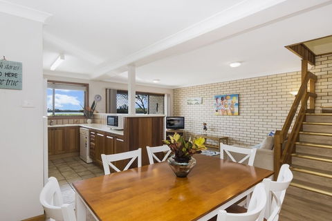 Peninsula Court 6 - VIC Tourism 5