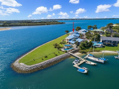 Peninsula Court 6 - VIC Tourism 2
