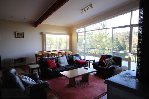 Fairways Close - VIC Tourism 1