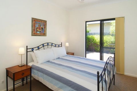 Quiet Cottage - VIC Tourism 6