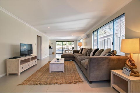A Little Luxury In Town - VIC Tourism 4