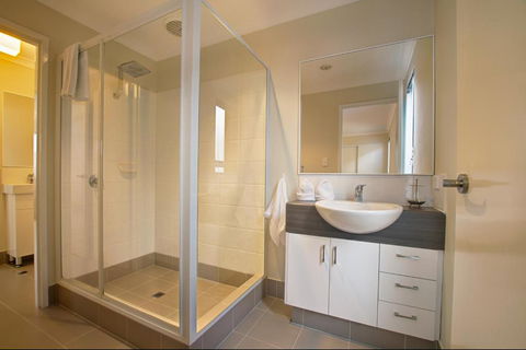 A Little Luxury In Town - VIC Tourism 3