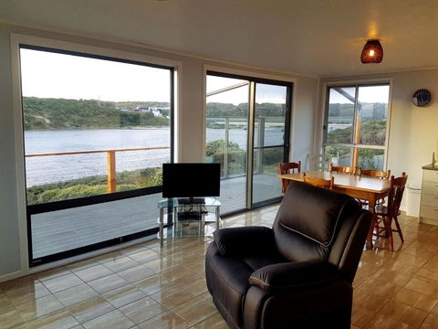 Ocean View Cottage - VIC Tourism 6