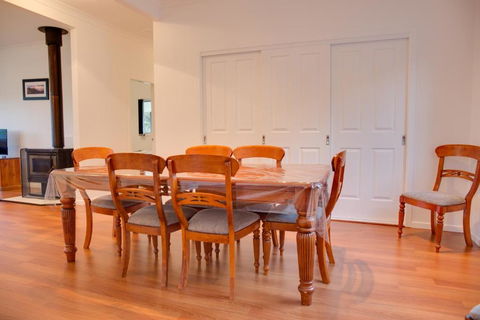 Sapphire Cottage - VIC Tourism 1
