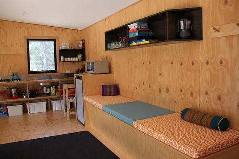 BAY Of FIRES ECO HUT Off Grid Experience At Binalong Bay - VIC Tourism 6