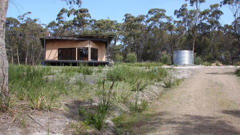 BAY Of FIRES ECO HUT Off Grid Experience At Binalong Bay - VIC Tourism 1