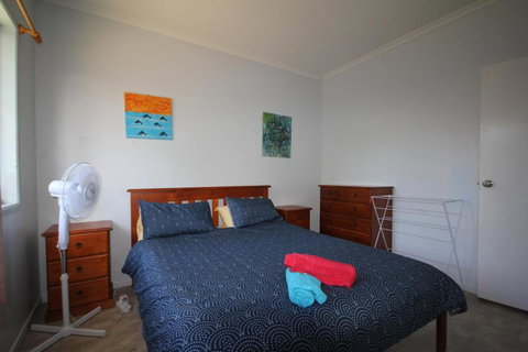 CASTAWAY BEACH HOUSE - VIC Tourism 1