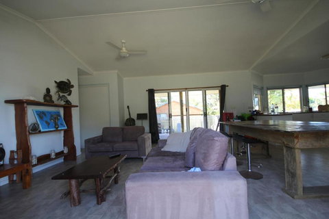 CASTAWAY BEACH HOUSE - VIC Tourism 4