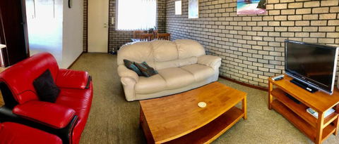 Geraldton Holliday Villas - VIC Tourism 1