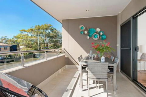 Suibhne Modern Unit Opposite River - VIC Tourism 3