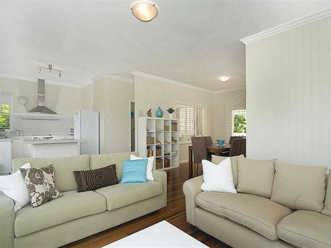 Henzell Street 28. Dicky Beach - VIC Tourism 4