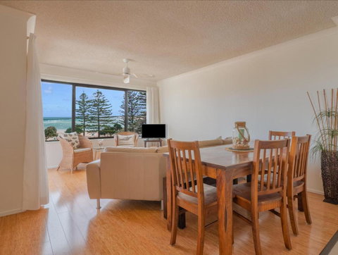 Columbia Point U6 7 Bulcock Beach Esp - VIC Tourism 3