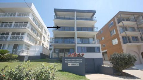 San Clemente Unit 4 / 24 Orvieto Terrace - VIC Tourism 1