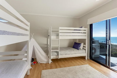 Castaways Beach Escape - VIC Tourism 5