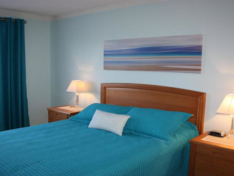 Sandpebbles 1 Pebbly Beach - VIC Tourism 6