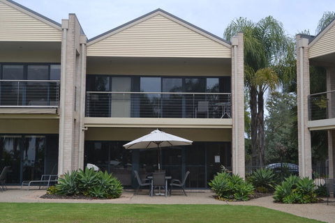 Elsinor Townhouse 4 Mulwala - VIC Tourism 1