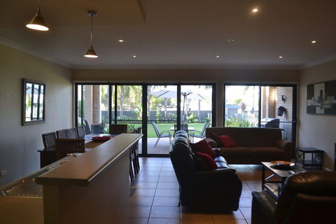 Elsinor Townhouse 4 Mulwala - VIC Tourism 6