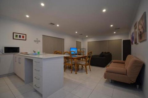 Park View Modern House - VIC Tourism 4