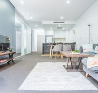 Stunning And Cozy Apartment In Heart Of Mascot - VIC Tourism