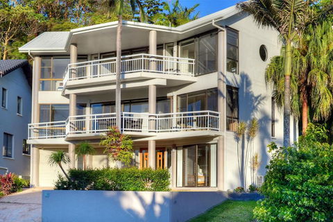 BEACHSIDE MANOR Walk To The Beach - VIC Tourism 4