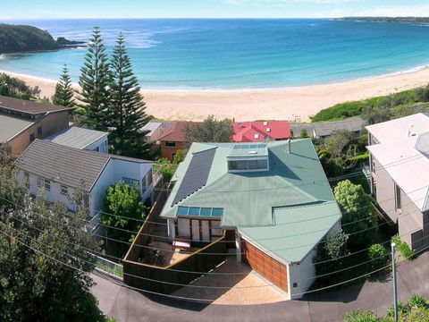 BEDARRA MOLLYMOOK BEACH - VIC Tourism 1