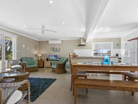 HILLTOP HAVEN In MOLLYMOOK - VIC Tourism 4