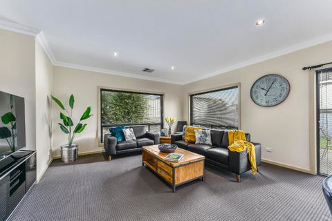 Accommodation On Lansell 2 - VIC Tourism 3