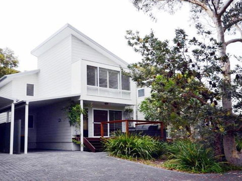 Scribbly Gum On Benton Bushland Setting - VIC Tourism 3