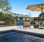 Sinden Park garden swimming pool rural vistas - VIC Tourism