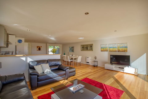 Seaview Apartment - VIC Tourism 4