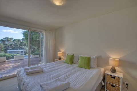 Seaview Apartment - VIC Tourism 3