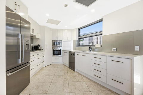 Beachfront Cabarita Apartment - VIC Tourism 3