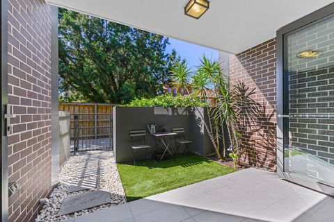 HomeHotel High End 3 Bedroom Terrace With Parking - VIC Tourism 6