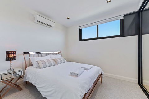 HomeHotel High End 3 Bedroom Terrace With Parking - VIC Tourism 4