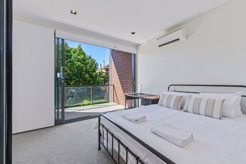 HomeHotel High End 3 Bedroom Terrace With Parking - VIC Tourism 5