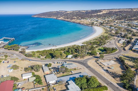 Penneshaw Beach Stay - VIC Tourism 2