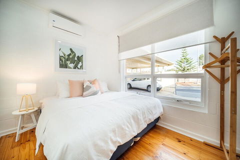 Urban Beach Shack Metres From The Beach & Cafes - VIC Tourism 6