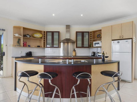 Carri Away 15 Solitude Drive - VIC Tourism 4