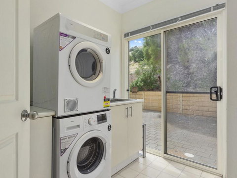 Carri Away 15 Solitude Drive - VIC Tourism 5